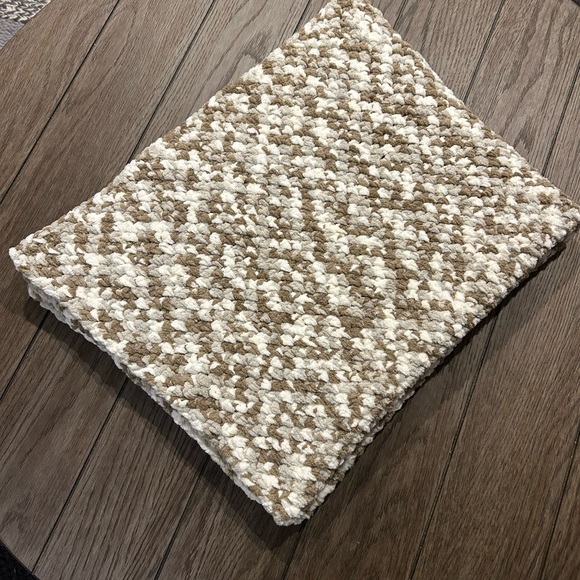 Handmade Bernat Baby Blanket - Picture 3 of 8